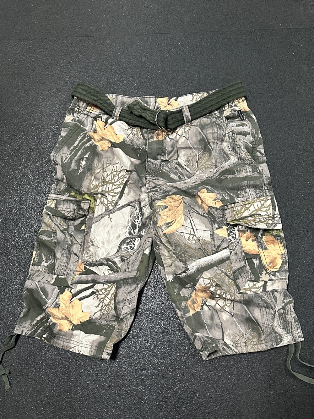 Ring of Fire Men Camouflage Cargo Shorts with Belt - Green/Khaki Leaf Print
